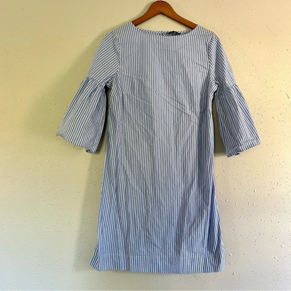🦋 Chaps Blue White Pin Striped 3/4 Bell Sleeve Mini Dress Medium - Picture 1 of 7